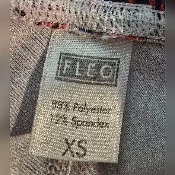 Fleo Geometric Floral Print - Picture 5 of 5